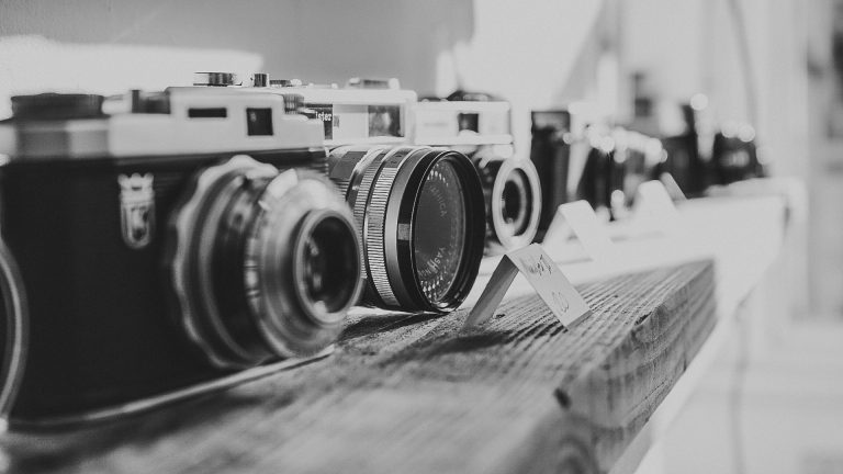 analogue-aperture-black-and-white-569098